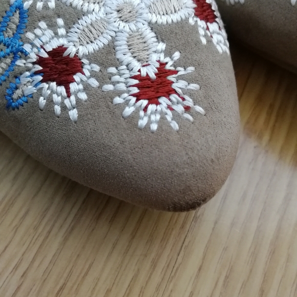 RESTRICTED D'orsay floral embroidered flats W6 - Picture 4 of 7